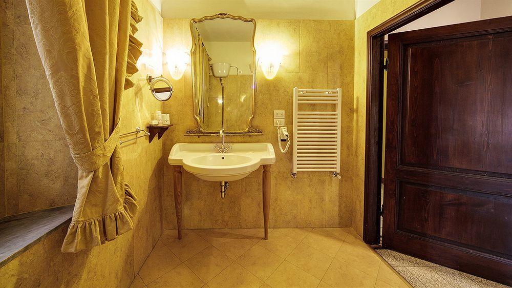 I Portici Hotel - Residenza D'Epoca Arezzo Bagian luar foto