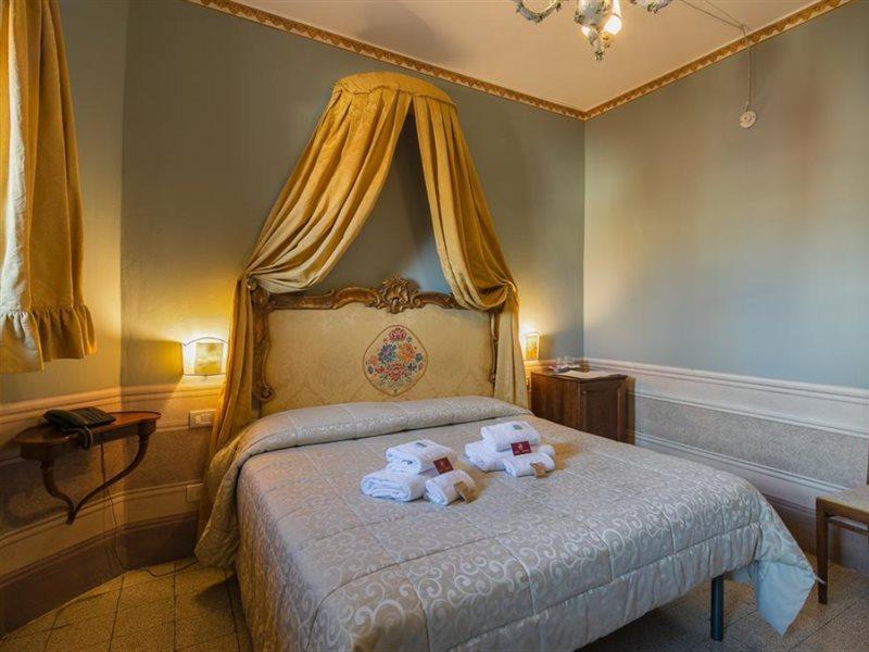 I Portici Hotel - Residenza D'Epoca Arezzo Bagian luar foto