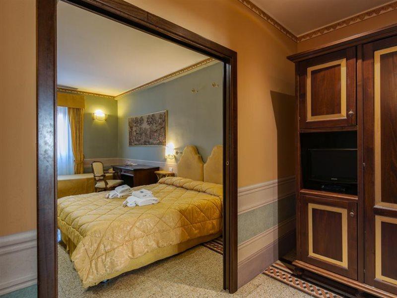 I Portici Hotel - Residenza D'Epoca Arezzo Bagian luar foto