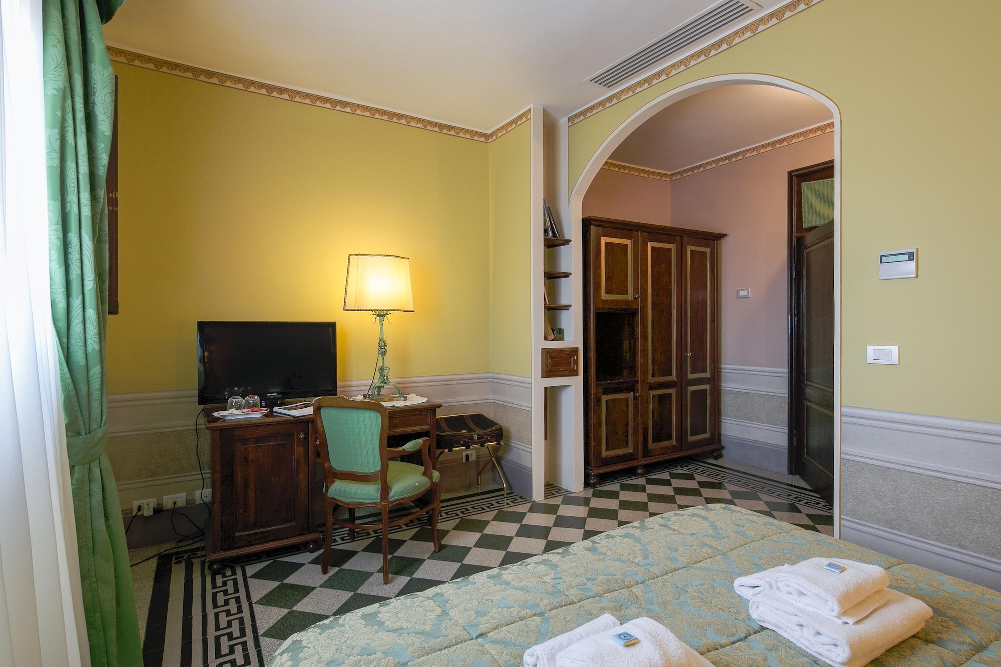 I Portici Hotel - Residenza D'Epoca Arezzo Bagian luar foto