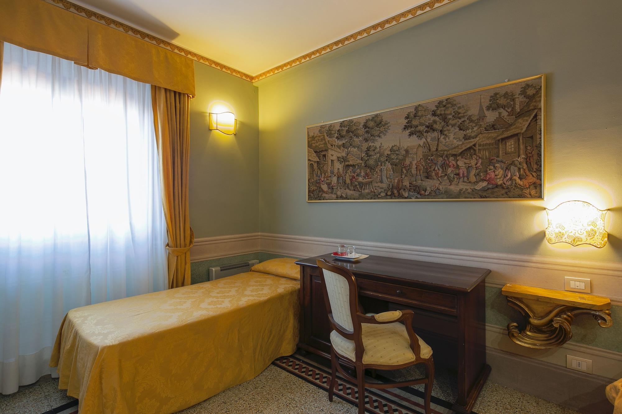 I Portici Hotel - Residenza D'Epoca Arezzo Bagian luar foto