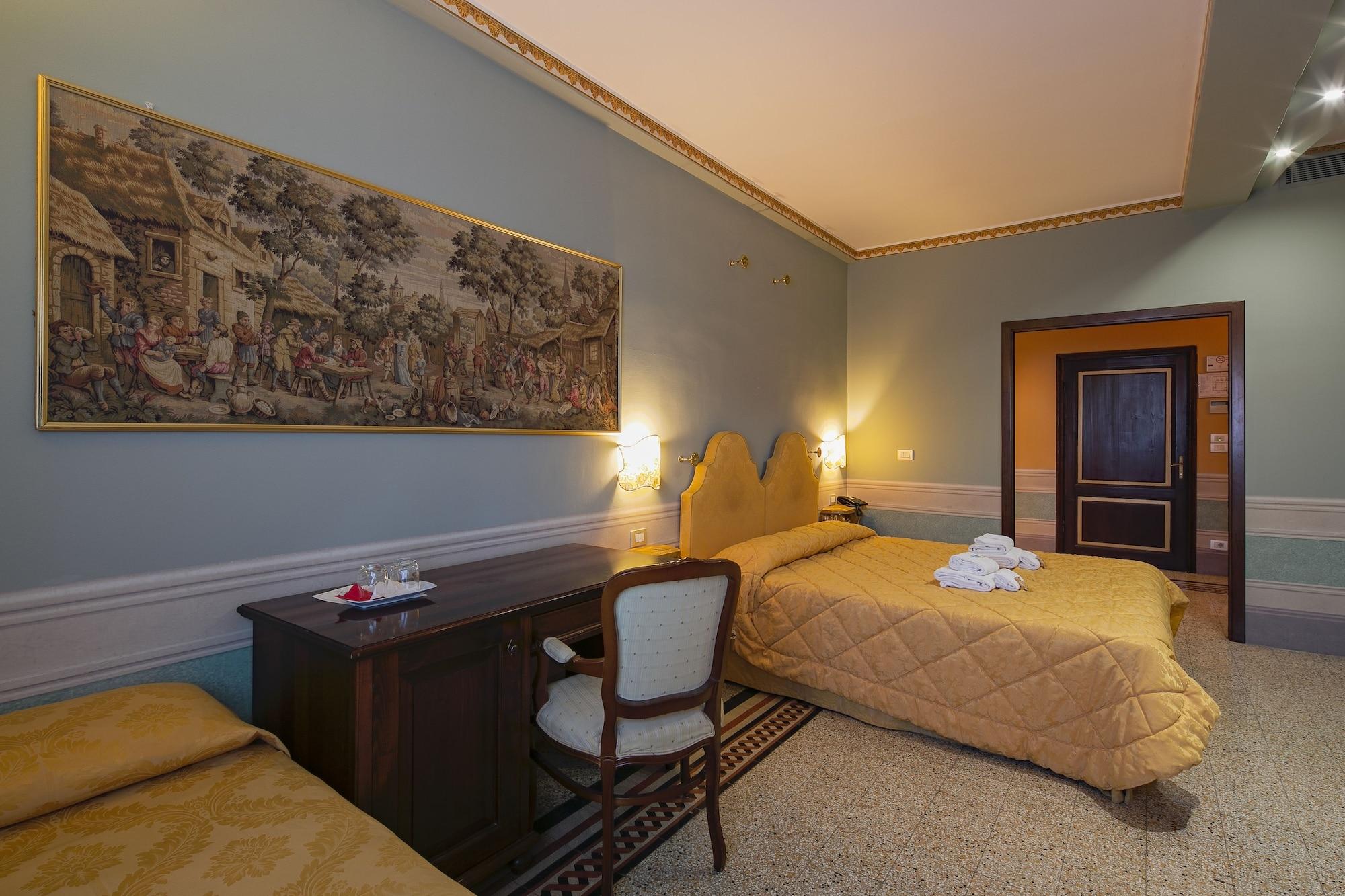 I Portici Hotel - Residenza D'Epoca Arezzo Bagian luar foto