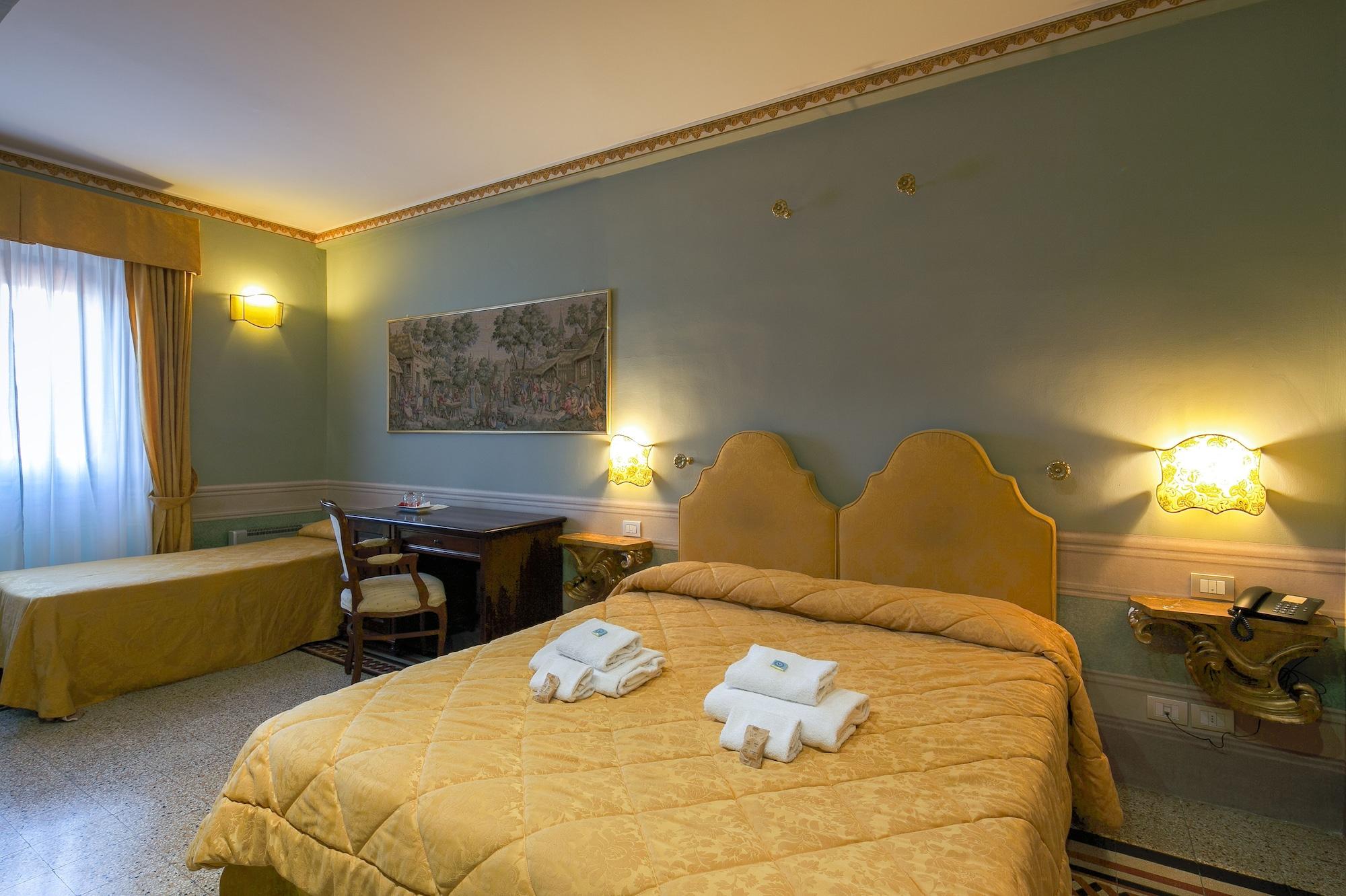 I Portici Hotel - Residenza D'Epoca Arezzo Bagian luar foto