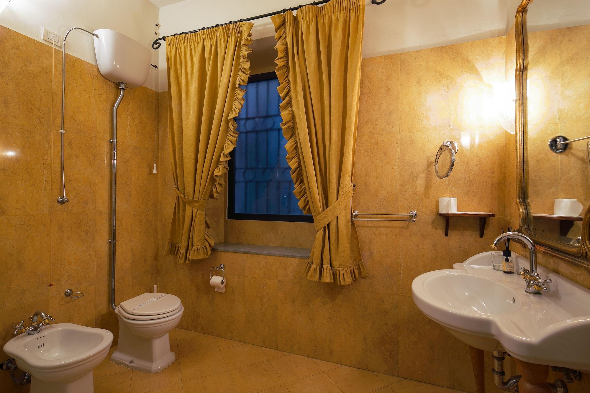 I Portici Hotel - Residenza D'Epoca Arezzo Bagian luar foto