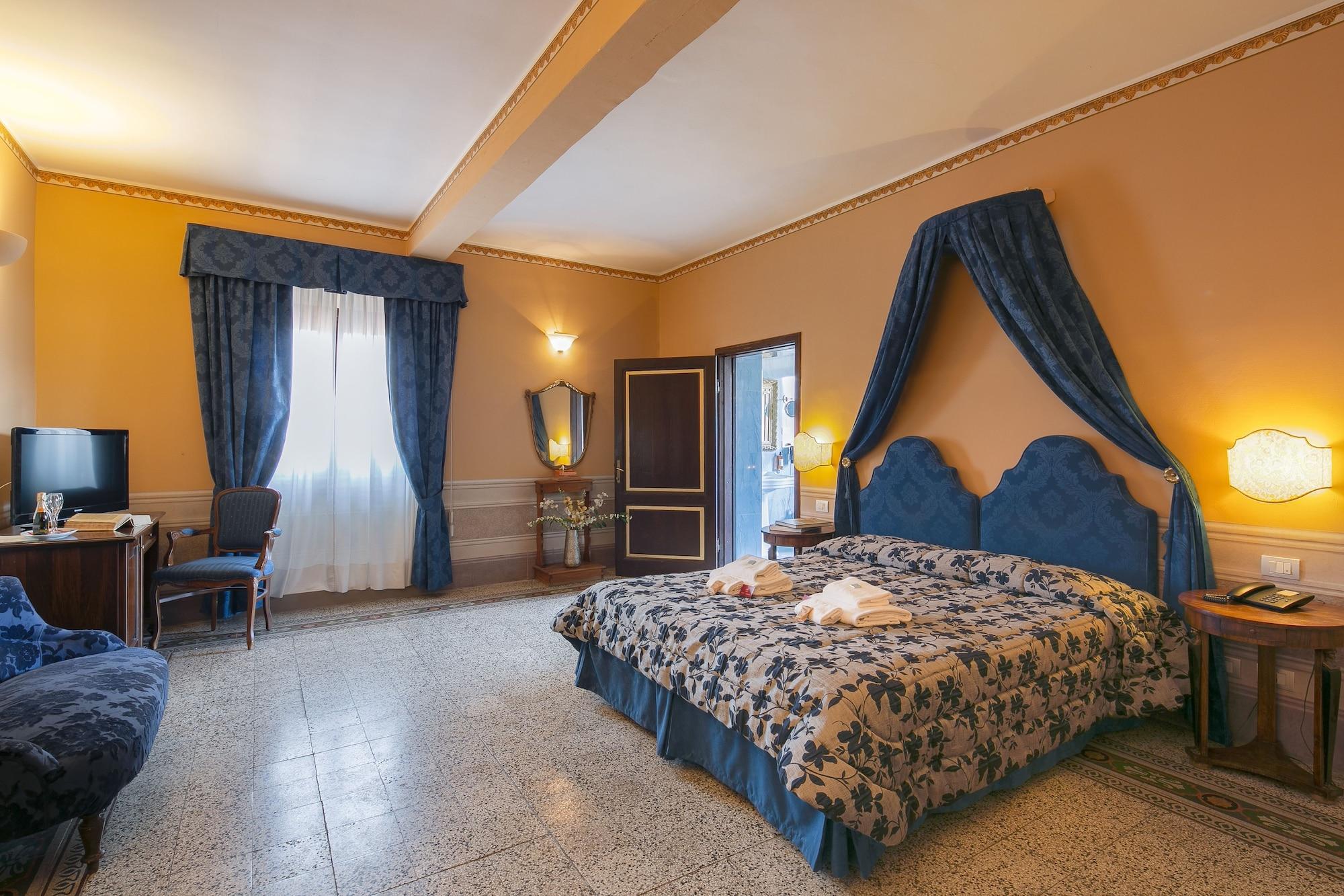 I Portici Hotel - Residenza D'Epoca Arezzo Bagian luar foto