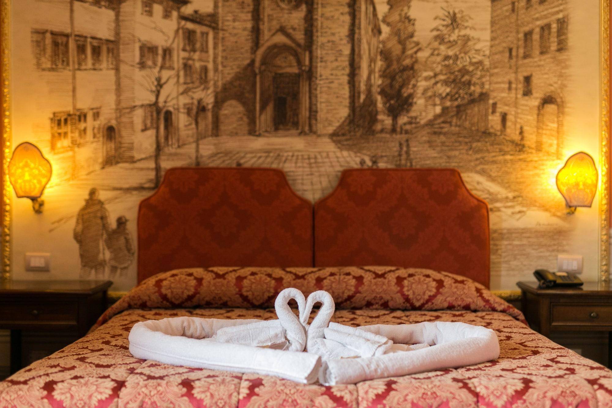 I Portici Hotel - Residenza D'Epoca Arezzo Bagian luar foto