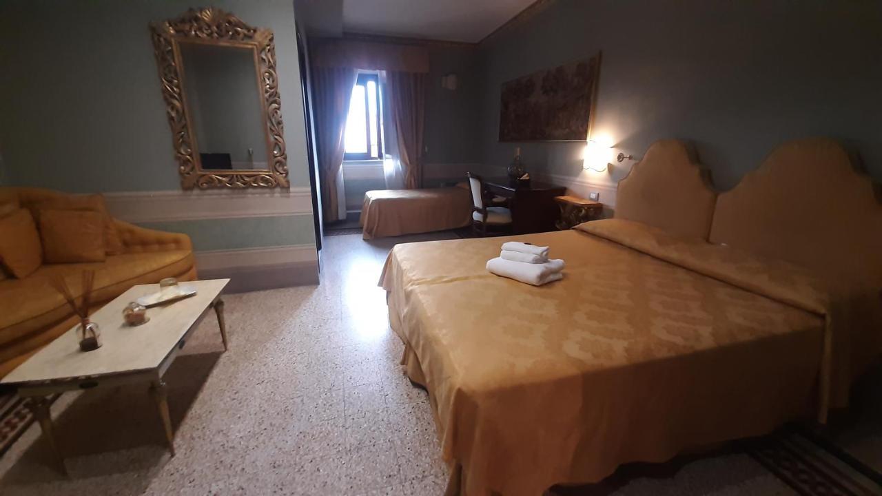 I Portici Hotel - Residenza D'Epoca Arezzo Bagian luar foto