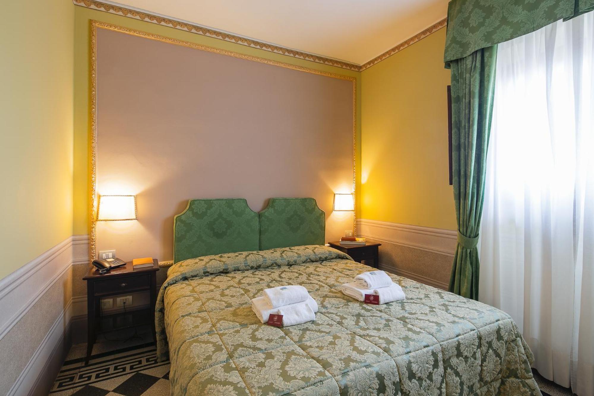 I Portici Hotel - Residenza D'Epoca Arezzo Bagian luar foto