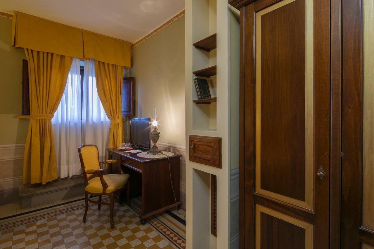 I Portici Hotel - Residenza D'Epoca Arezzo Bagian luar foto