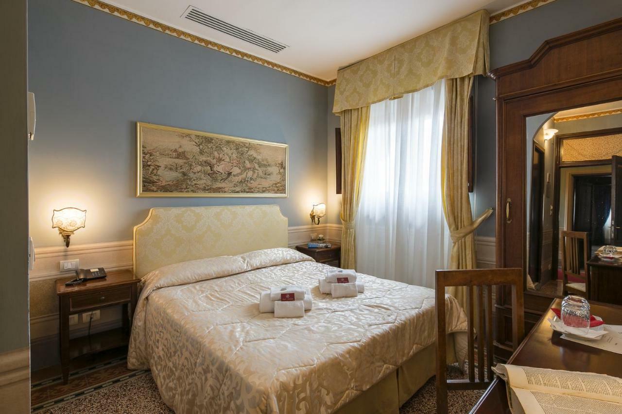 I Portici Hotel - Residenza D'Epoca Arezzo Bagian luar foto