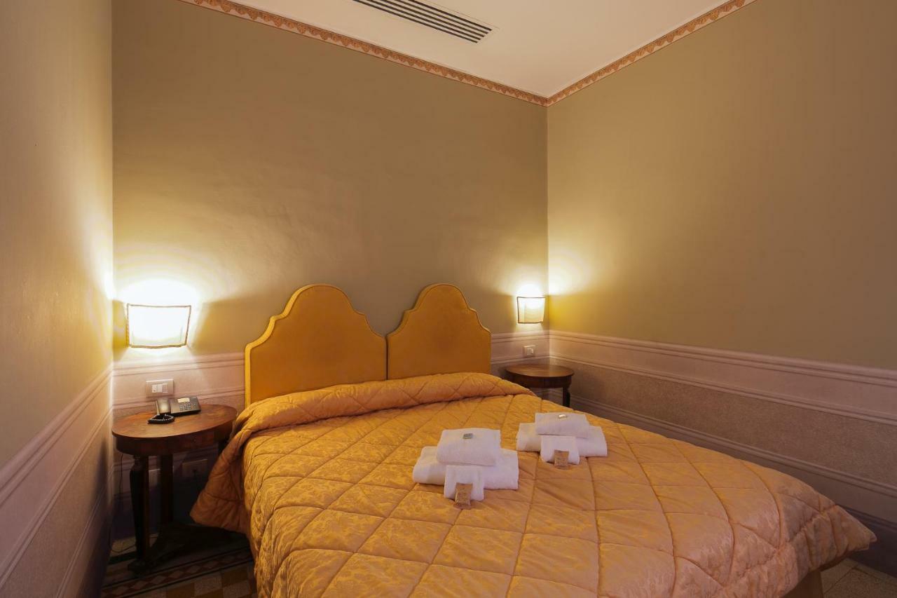 I Portici Hotel - Residenza D'Epoca Arezzo Bagian luar foto