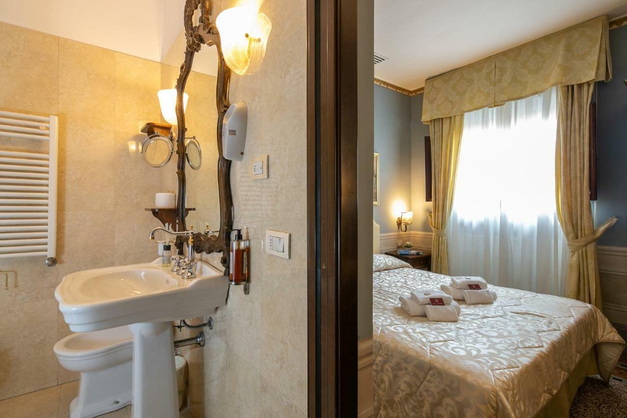I Portici Hotel - Residenza D'Epoca Arezzo Bagian luar foto